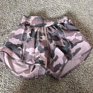 Lululemon Low-Rise 2.5-Inch Shorts, size 0